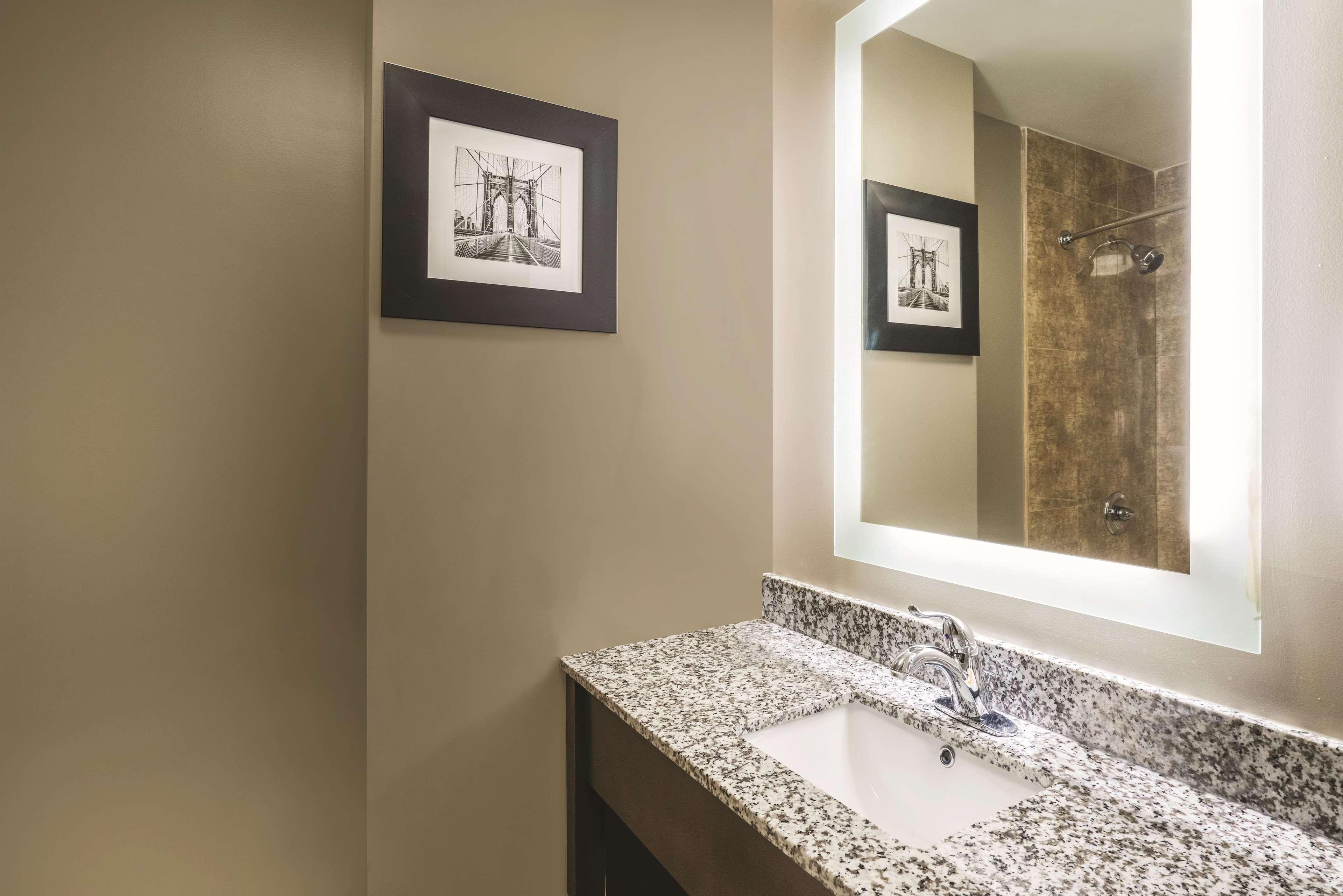 La Quinta By Wyndham Brooklyn Central New York Eksteriør billede