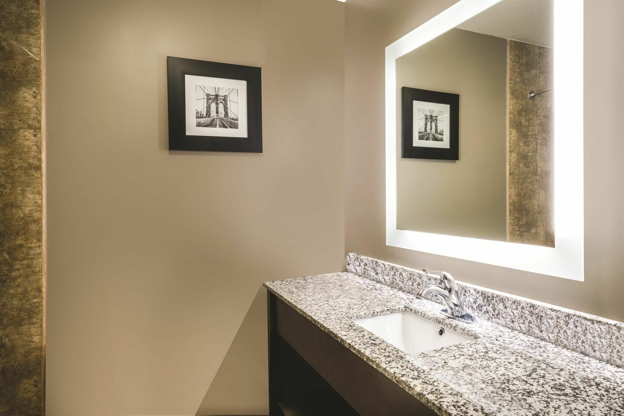 La Quinta By Wyndham Brooklyn Central New York Eksteriør billede