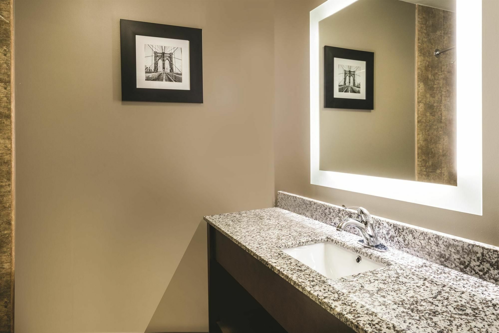 La Quinta By Wyndham Brooklyn Central New York Eksteriør billede